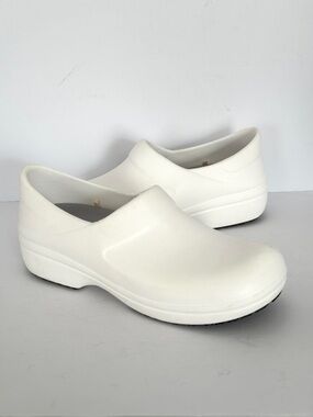 Crocs Women's Neria Pro II Work Clogs White Nurse Slip Resistant Shoes Size 10